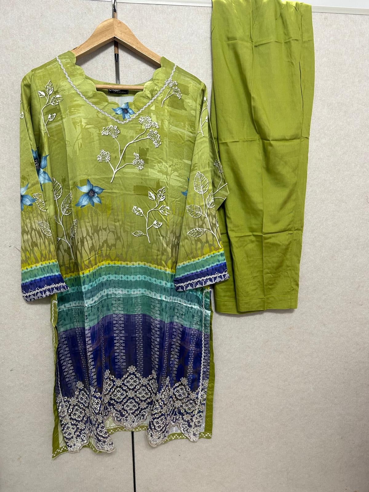 TAWAKKAL IMZA 3 PC LINEN TROUSER KAMEEZ AND SHAWL