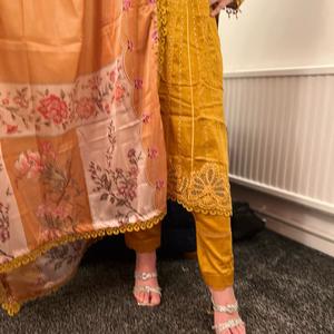 CRIMSON INSPIRED LAWN EMBROIDERED KAMEEZ WITH TROUSER AND SILK DUPATTA Womenswear Comfort pakistani clothes - Eid collection  Traditional Dress Suit Long Sleeve
