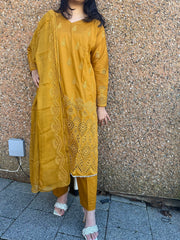 SHAHNAI BY MINA HASSAN SHALWAR KAMEEZ AND DUPATTA