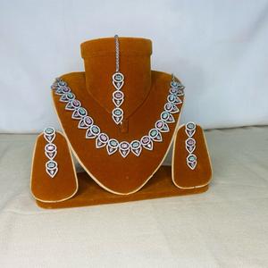 Pakistani 1 carat silver with pink and green jewellery set